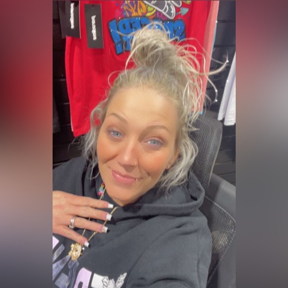 Meet your Posher, Ashley - Picture 2 of 4